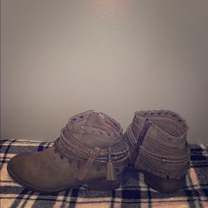 Jellypop taupe southern western ankle boots size 7